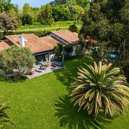 Ysee - 10 Personnes Piscine Chaufee Villa